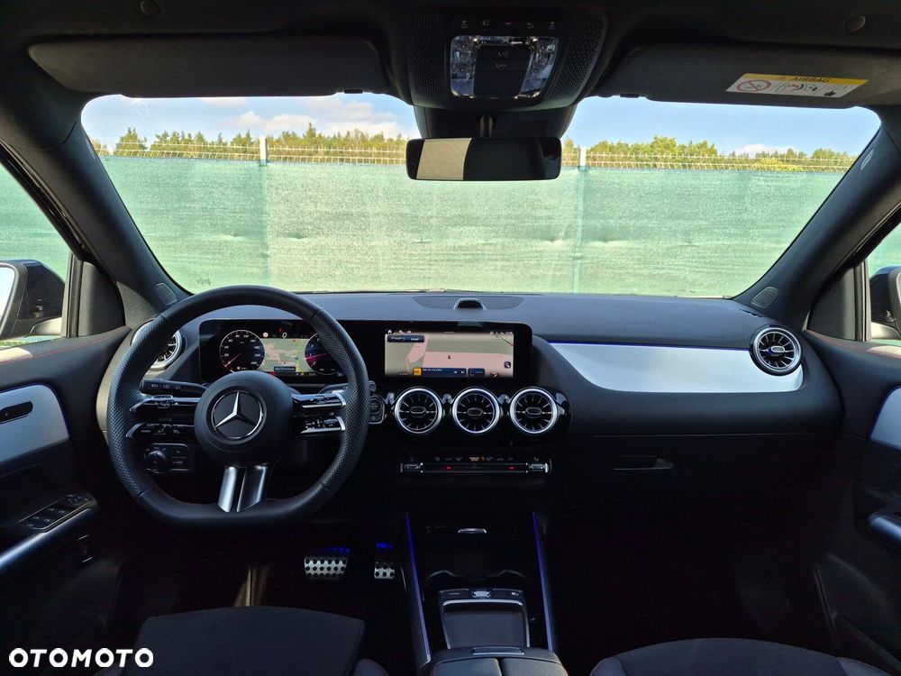 Mercedes-Benz GLA - 21