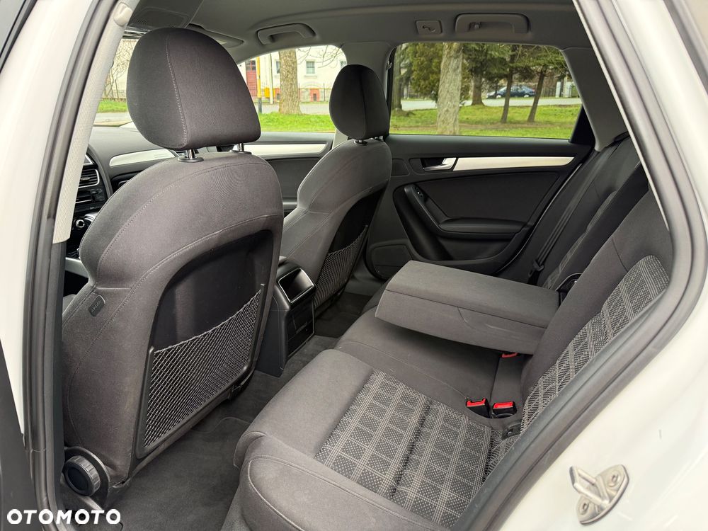 Audi A4 Avant 2.0 TDI DPF clean diesel quattro S tronic S line Sportpaket - 10