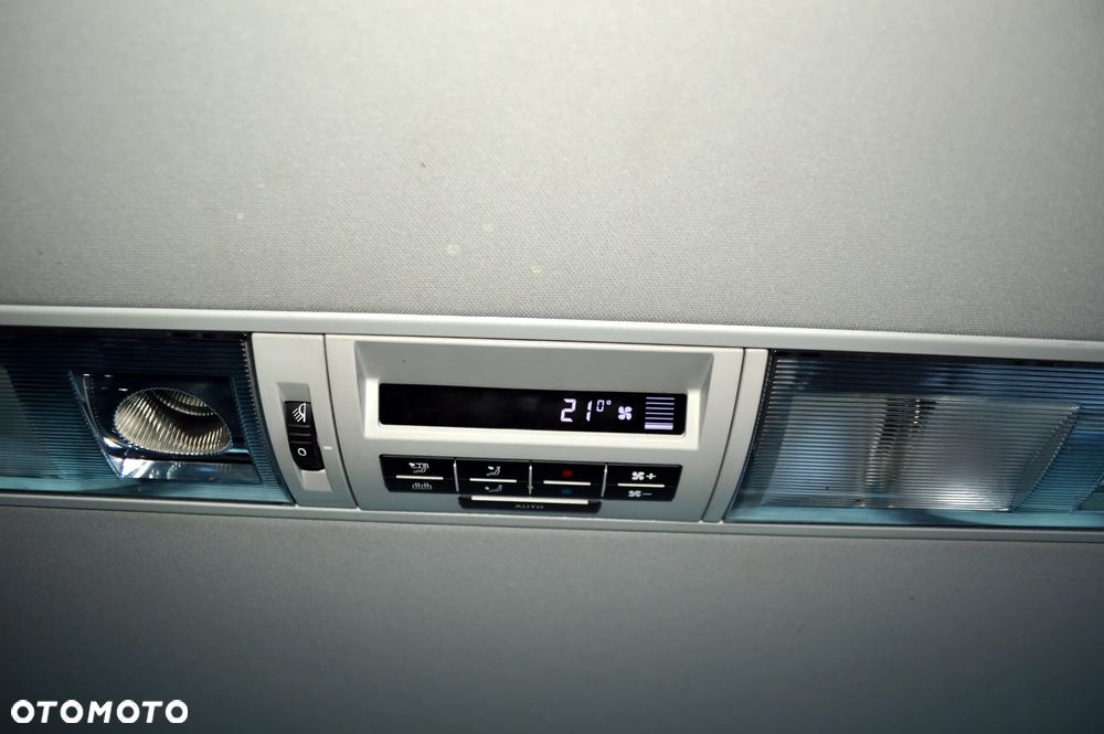 Volkswagen Multivan - 34