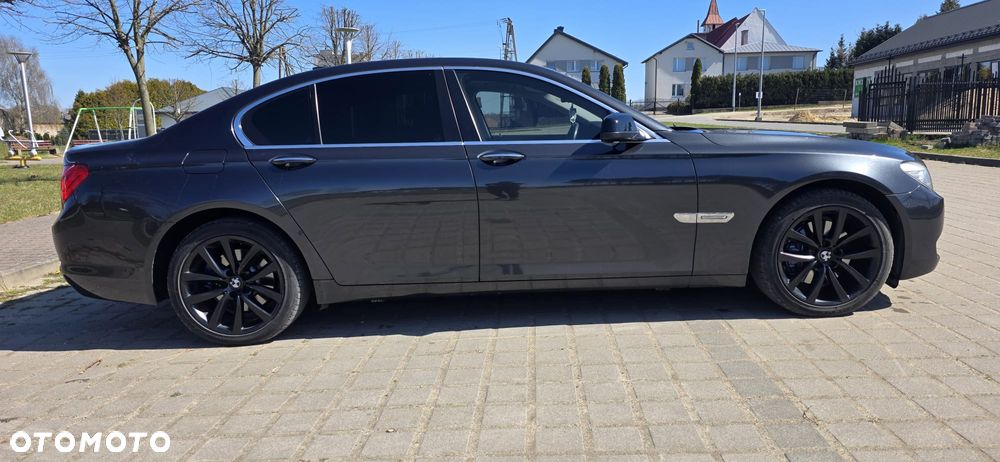 BMW Seria 7 740i - 3