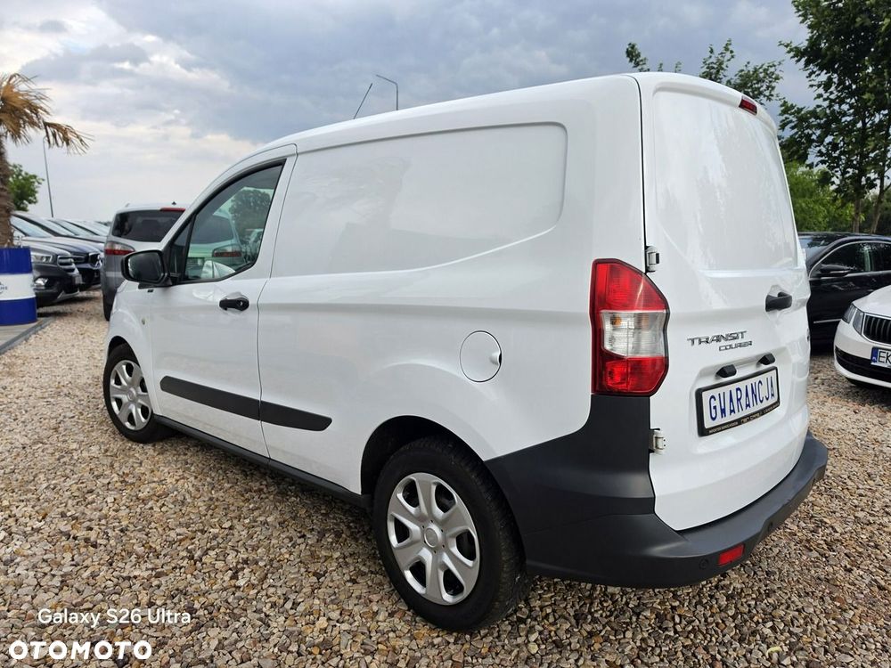 Ford Transit Courier - 22