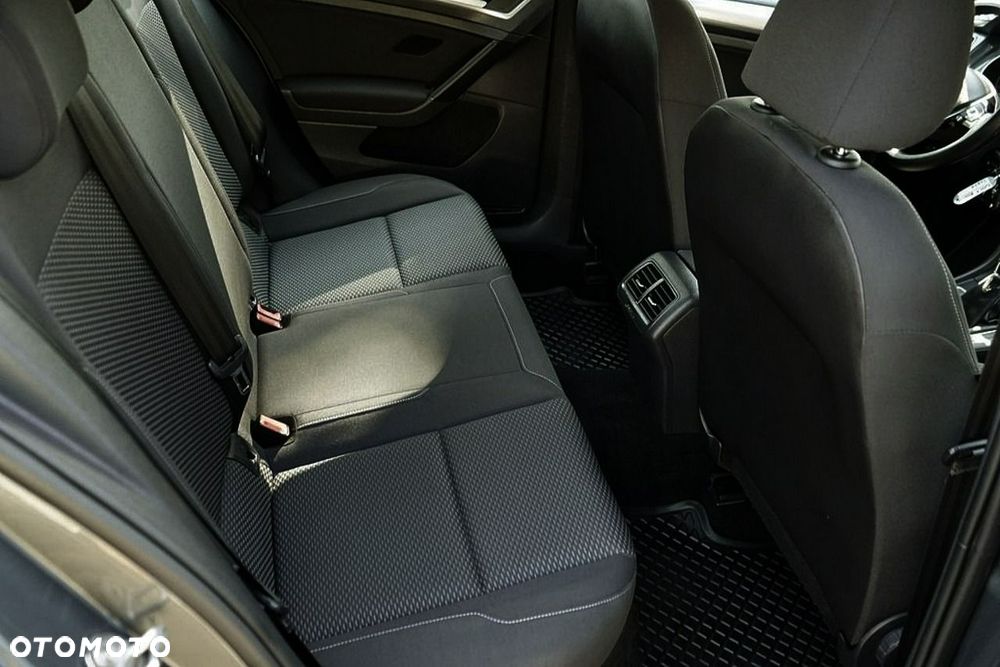 Volkswagen Golf - 18