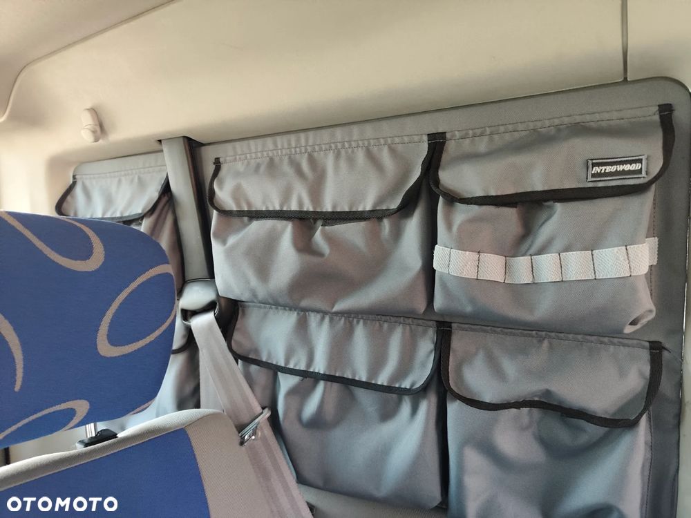 Volkswagen Multivan - 32