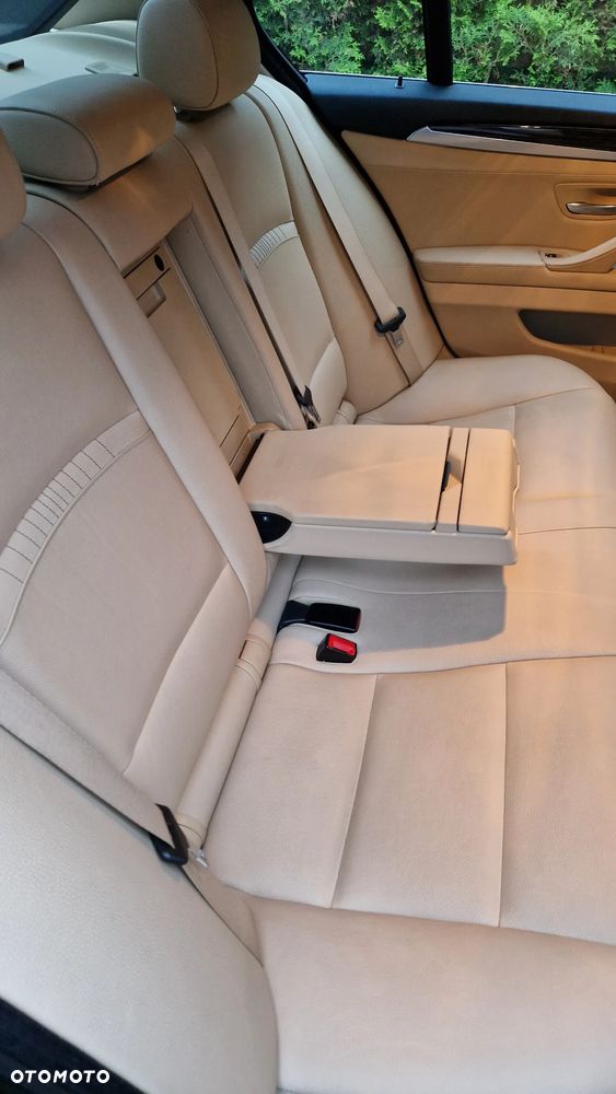BMW Seria 5 525d Luxury Line - 10