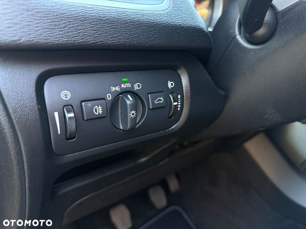 Volvo V40 D2 Momentum - 28