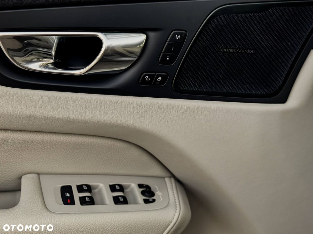 Volvo XC 60 T6 Plug-In Hybrid AWD Inscription - 29