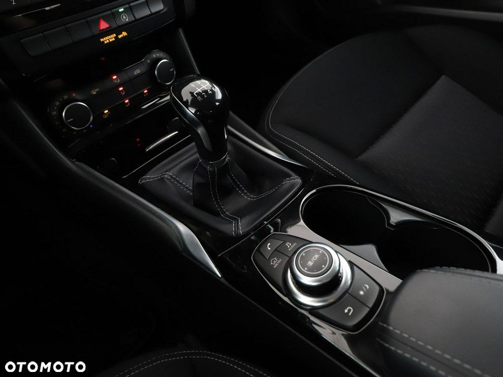 Infiniti Q30 - 28