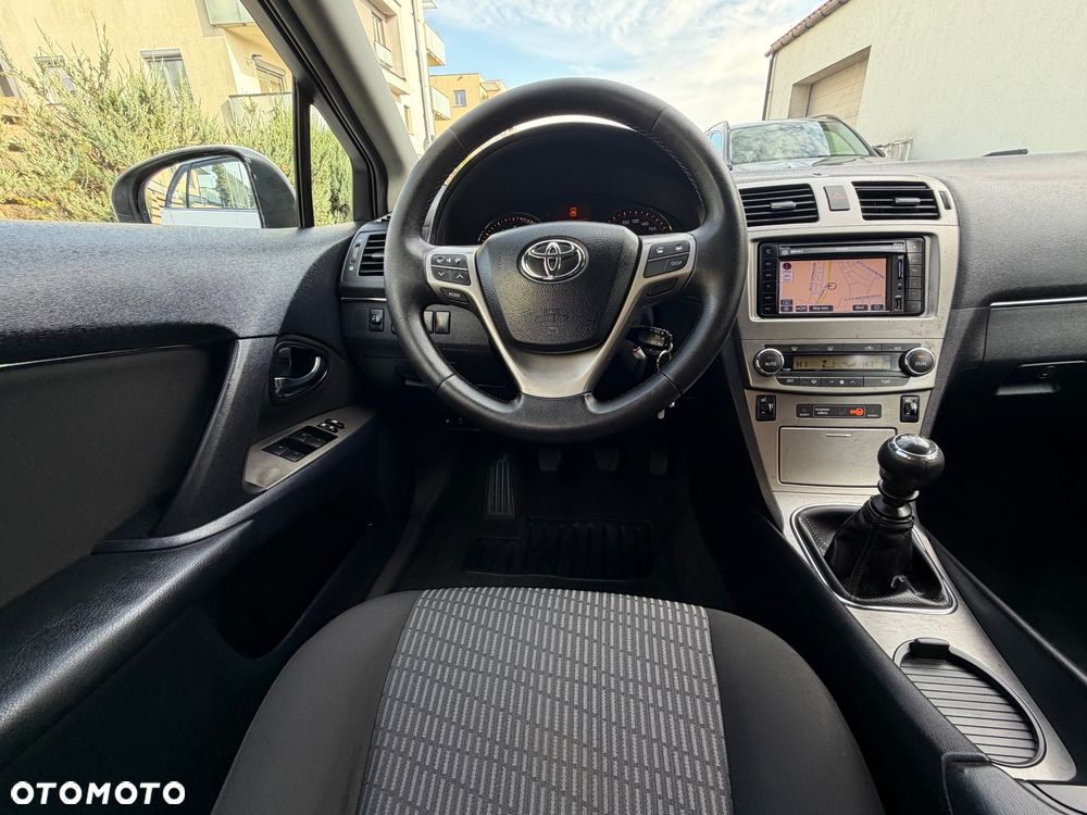 Toyota Avensis 1.8 Comfort - 26