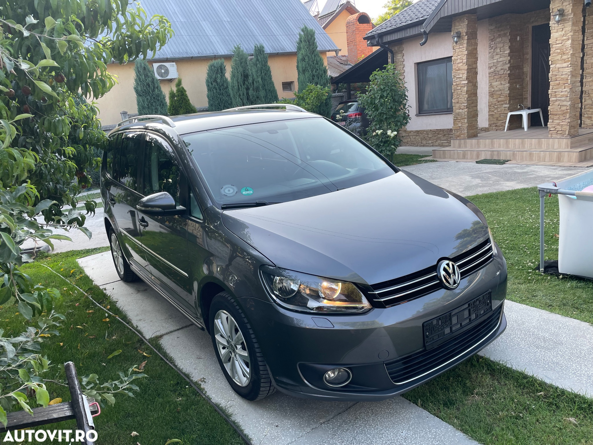 Volkswagen Touran - 14