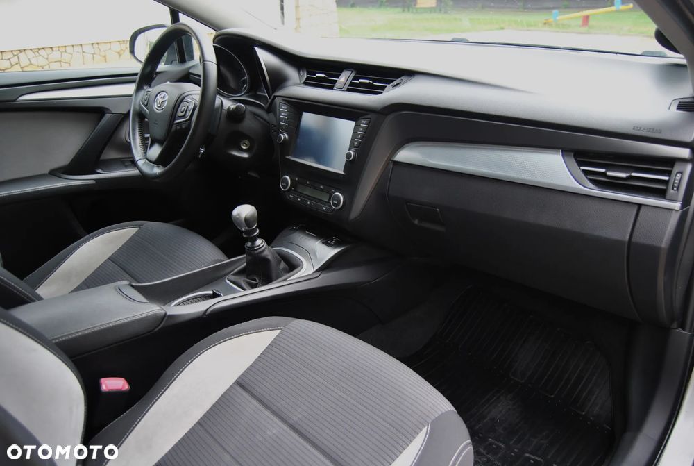 Toyota Avensis 1.8 Sol NAVI - 7