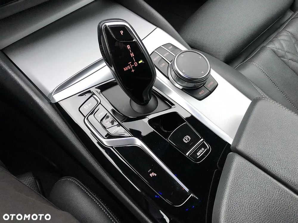 BMW Seria 5 518d mHEV Luxury Line sport - 22