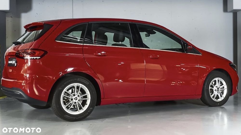 Mercedes-Benz Klasa B 180 d AMG Line 7G-DCT - 2