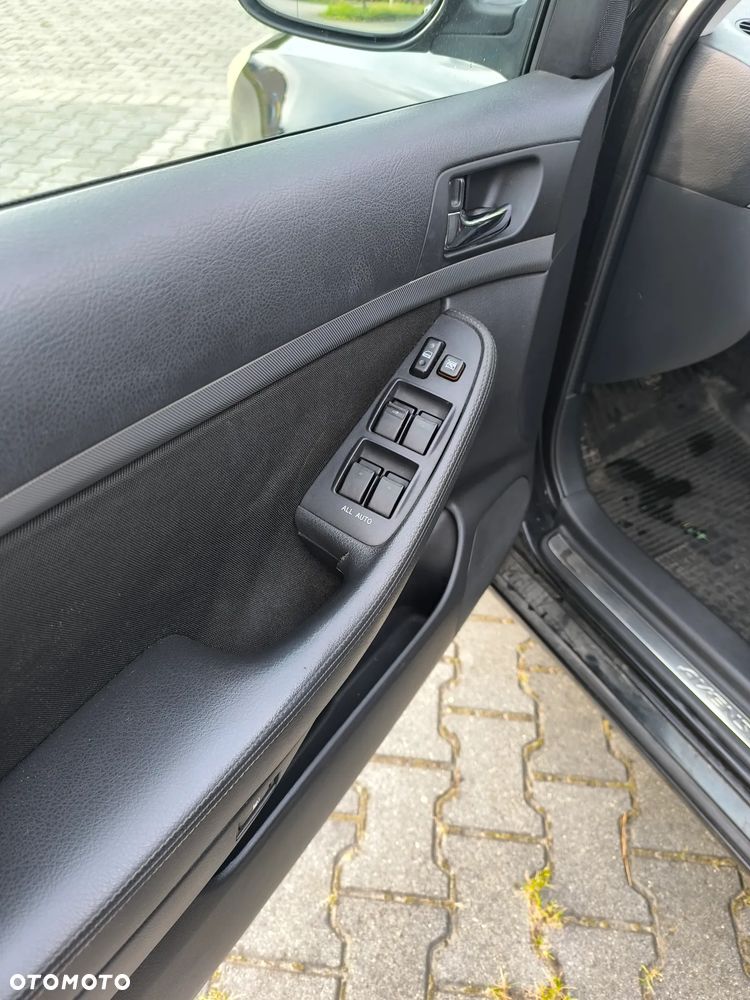 Toyota Avensis 2.0 D-4D - 22