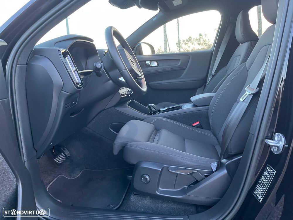 Volvo XC 40 Recharge Core - 16