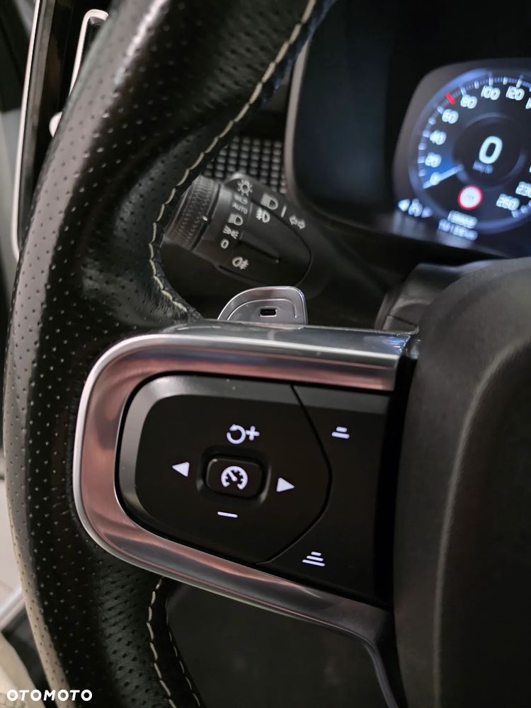 Volvo XC 40 D3 SCR R-Design - 21