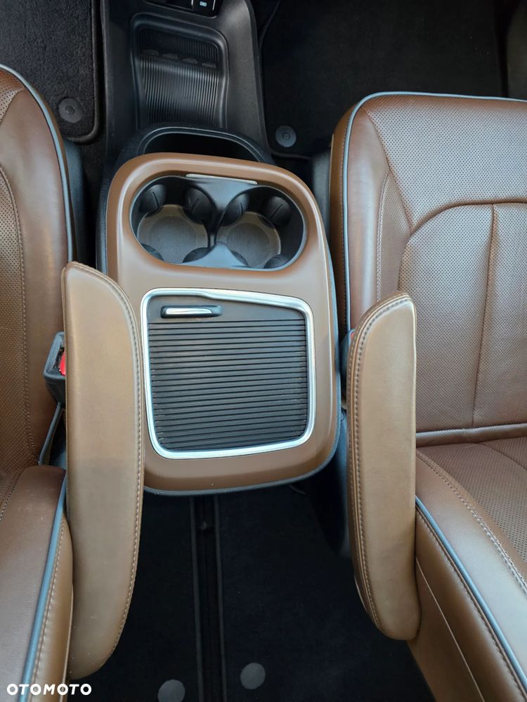 Chrysler Pacifica - 30