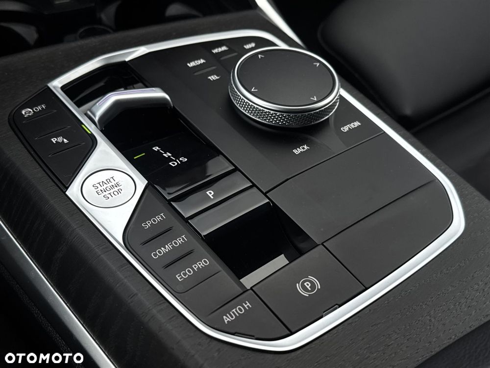 BMW Seria 3 320d xDrive - 16