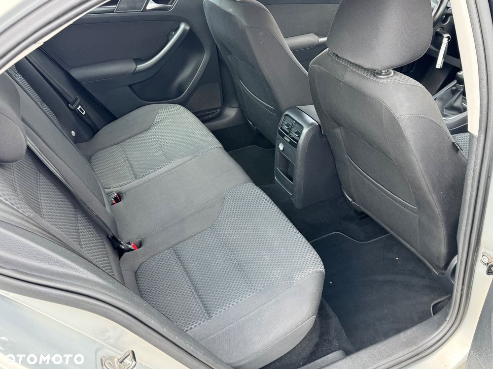 Volkswagen Jetta - 27