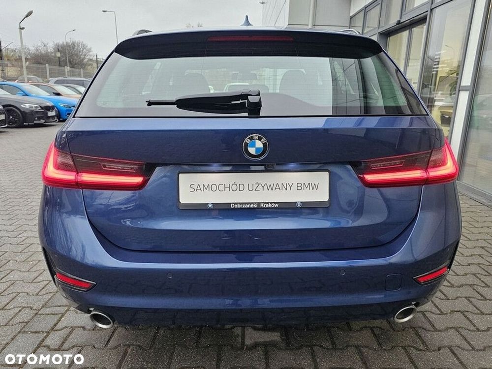 BMW Seria 3 330i xDrive - 9