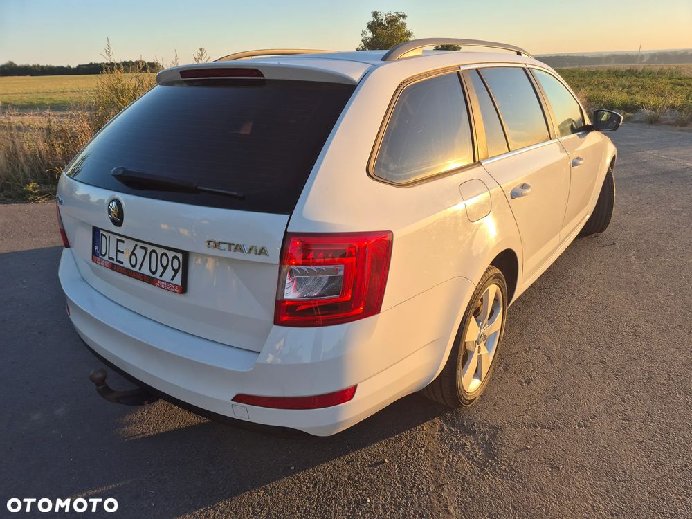 Skoda Octavia 1.6 TDI DPF DSG Elegance - 3