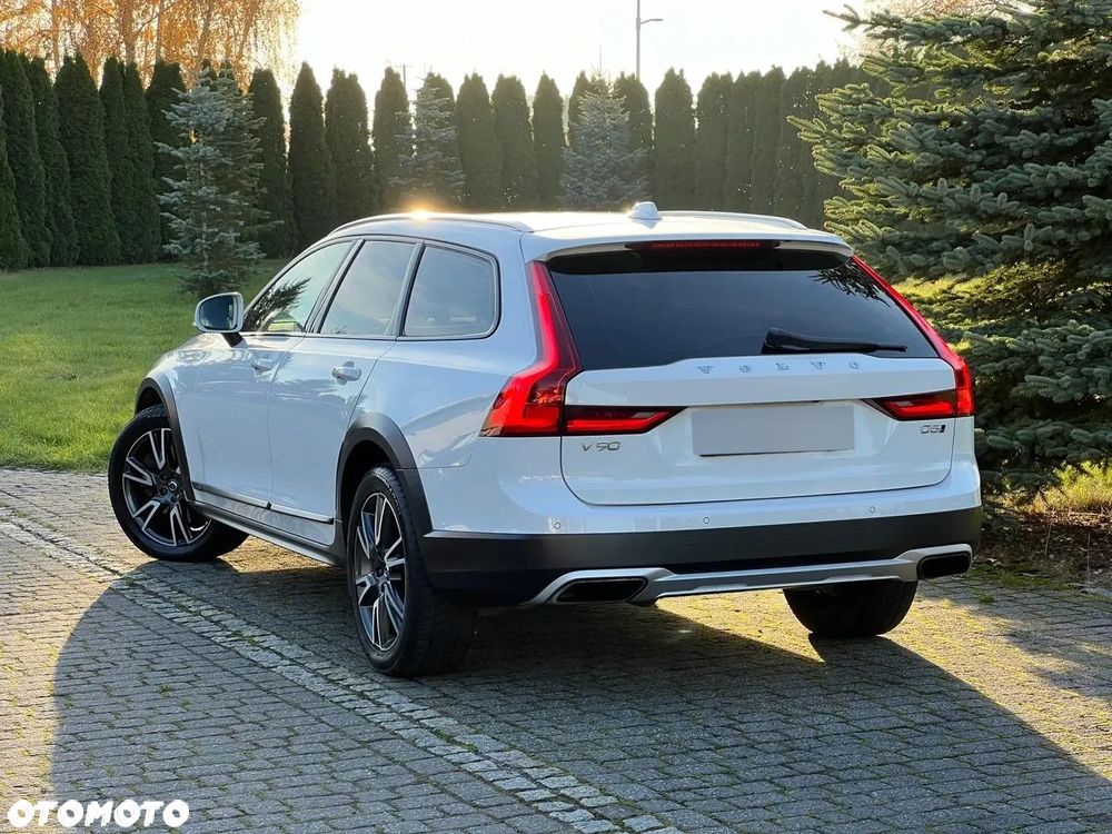 Volvo V90 Cross Country - 12