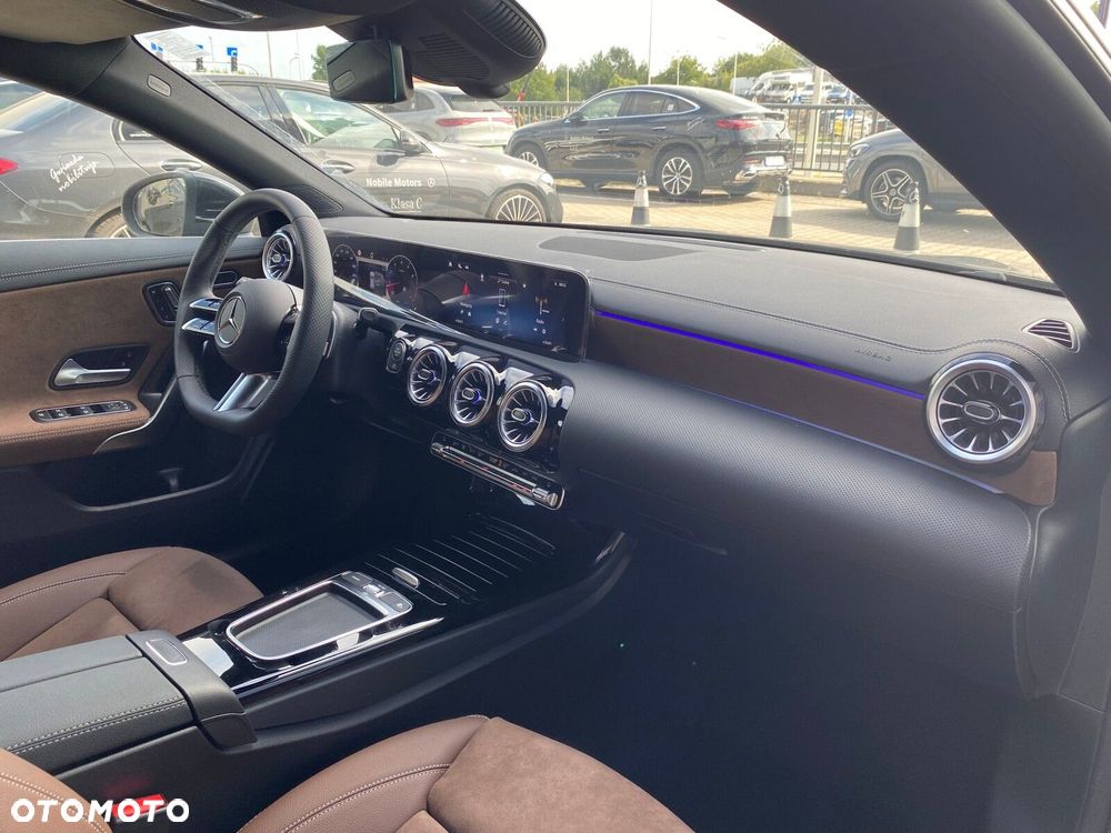 Mercedes-Benz CLA - 23