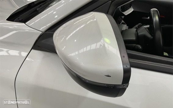 Peugeot e-208 - 12