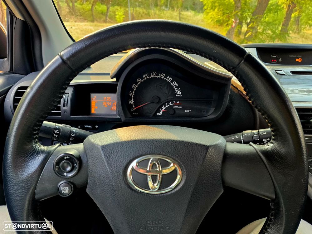 Toyota iQ 1.4 D-4D - 12