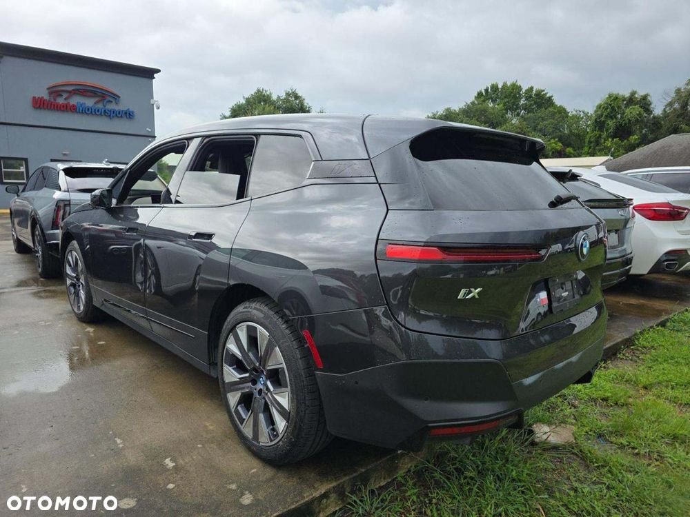 BMW iX - 3