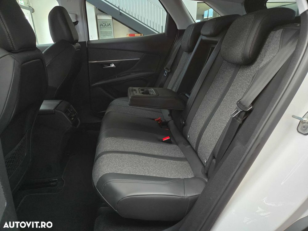 Peugeot 3008 1.2 PureTech Turbo S&S EAT6 Allure - 22