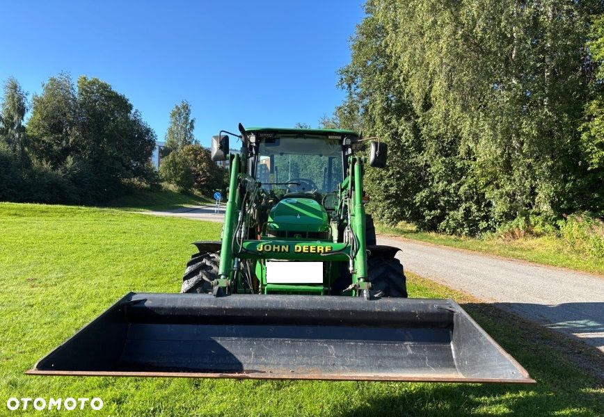 John Deere 5820 , rok 2005 , ideal stan - 8