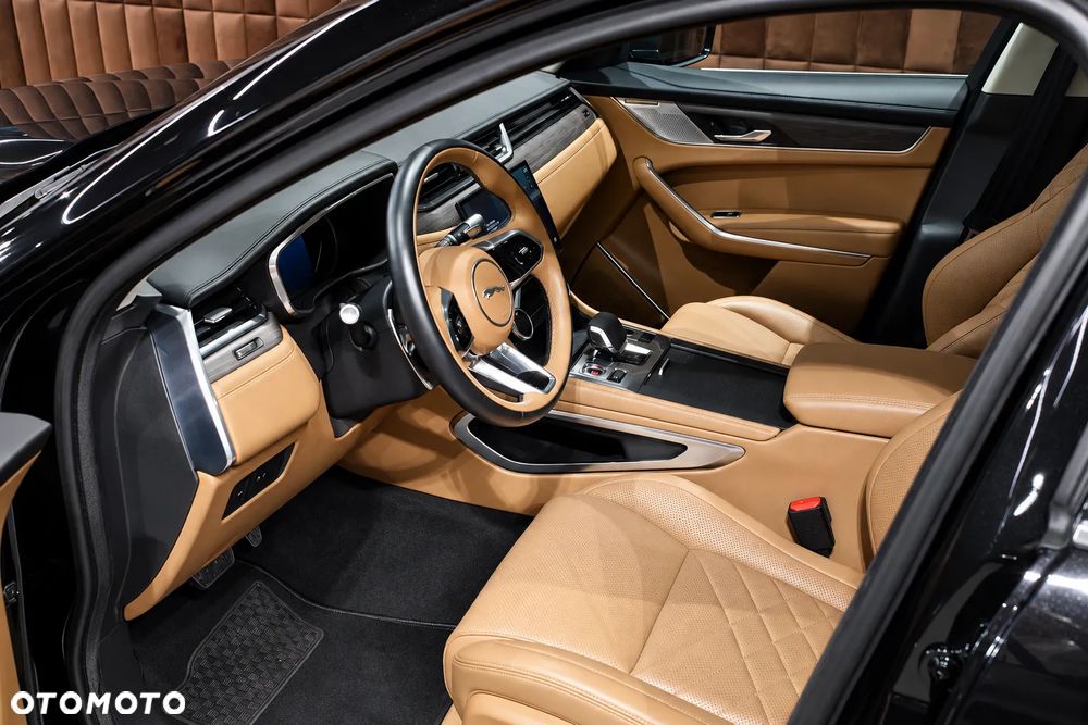 Jaguar F-Pace - 8