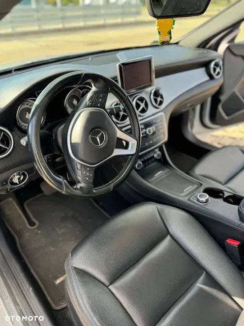 Mercedes-Benz CLA 250 7G-DCT - 10