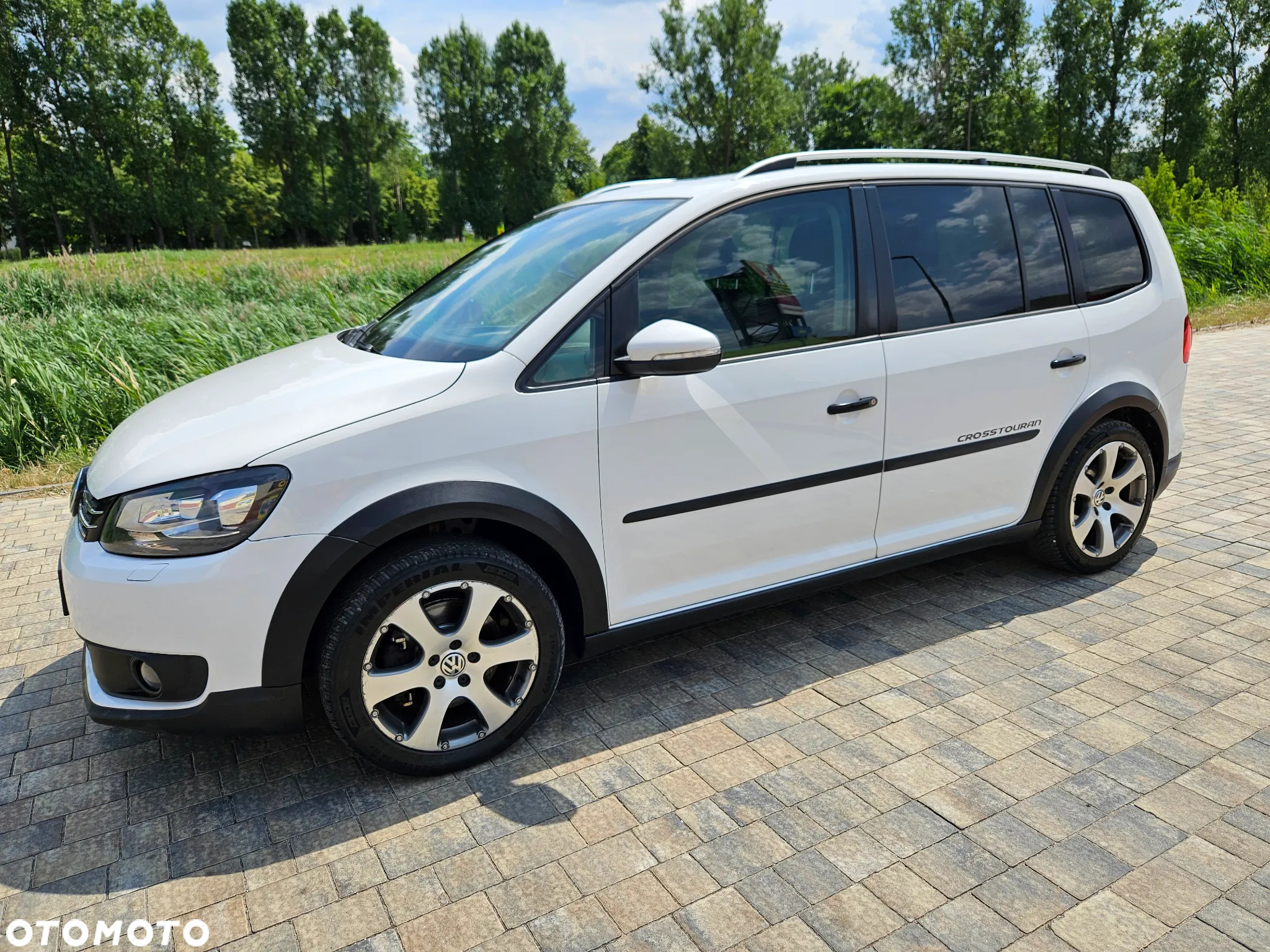 Volkswagen Touran 2.0 TDI DPF Cross DSG - 4