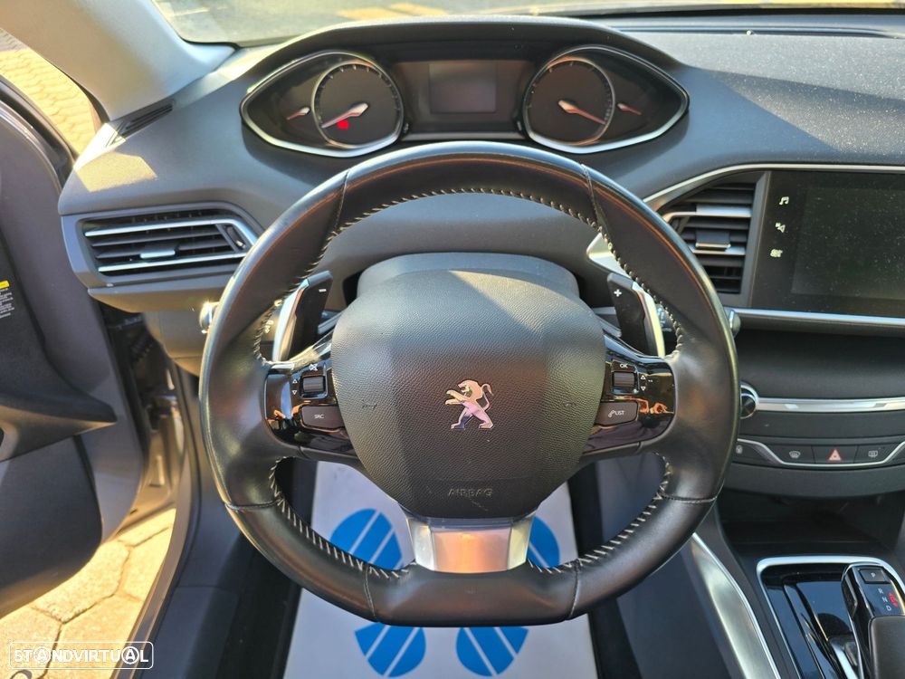 Peugeot 308 1.2 PureTech Allure EAT8 - 24