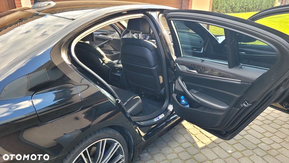 BMW Seria 5 M550i xDrive - 14