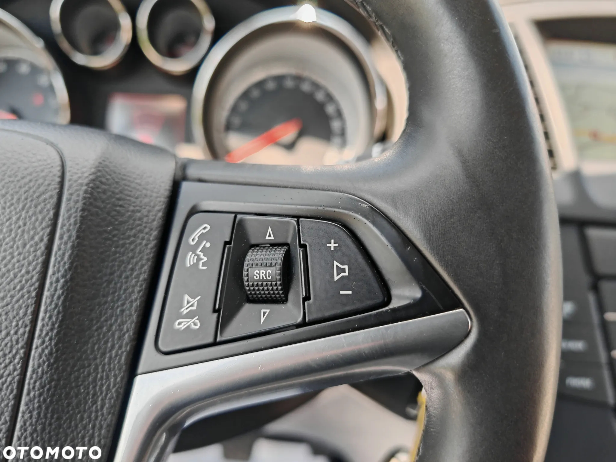Opel Insignia 1.4 T Cosmo S&S - 25