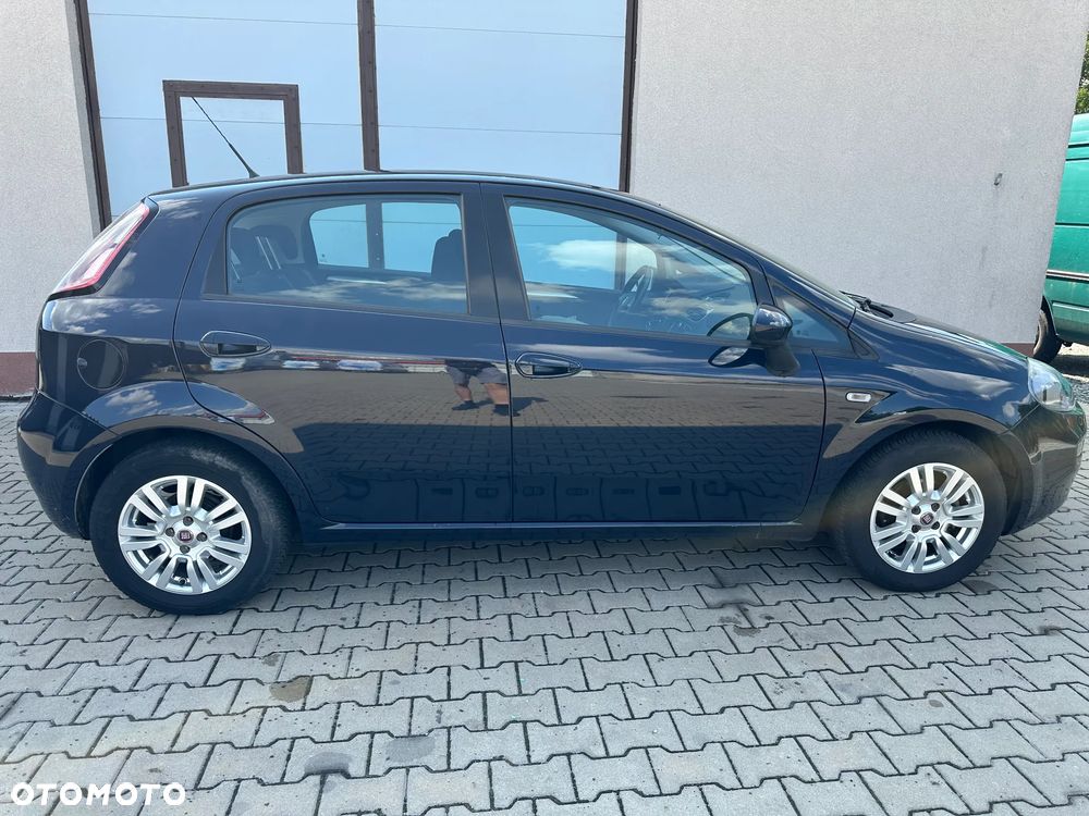 2013 Fiat Punto, photograph 11