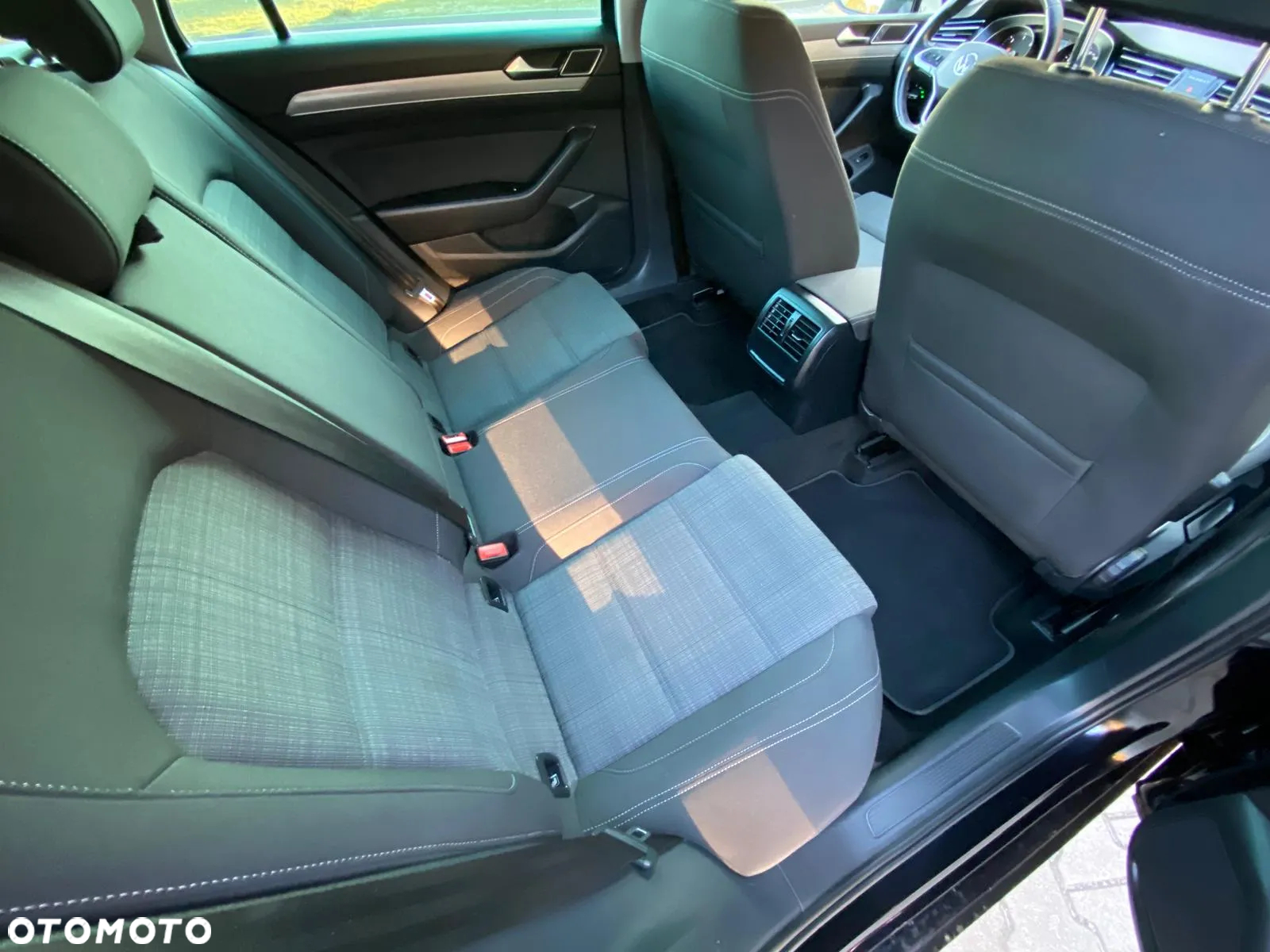 Volkswagen Passat 2.0 TDI EVO Elegance DSG - 22
