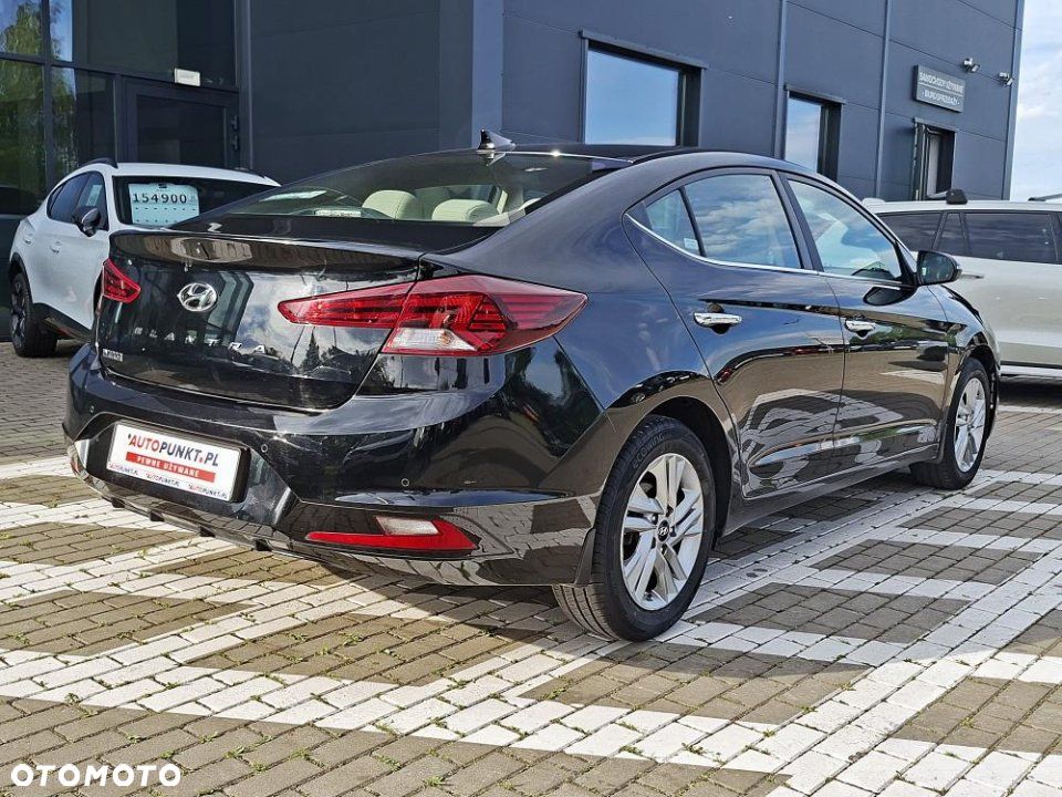 Hyundai Elantra - 4