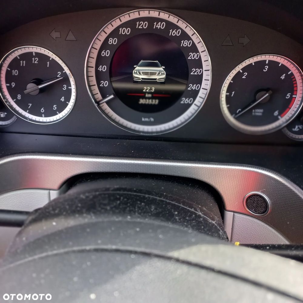 Mercedes-Benz Klasa E 220 CDI DPF BlueEFFICIENCY Automatik - 9