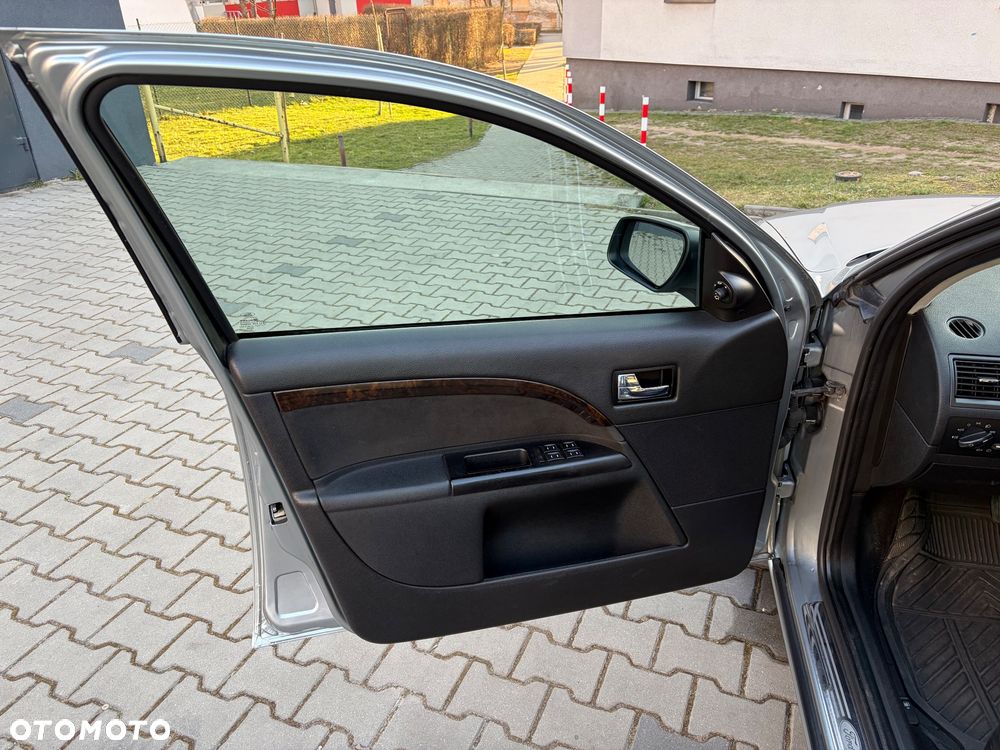 Ford Mondeo 2.0 TDCI Ghia - 12