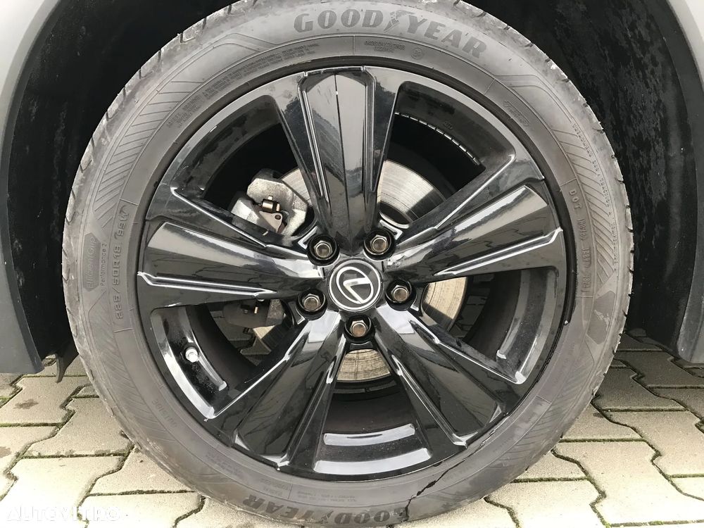 Lexus UX 250h (E-FOUR) Business Edition - 40