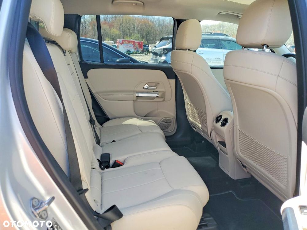 Mercedes-Benz GLB - 9