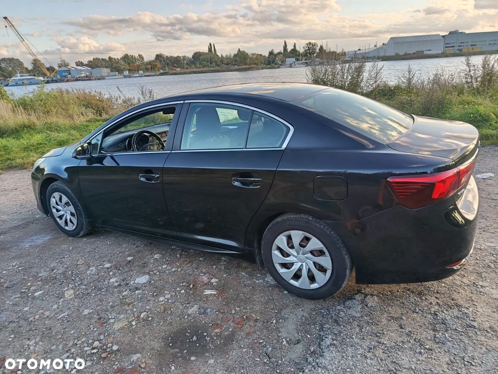 Toyota Avensis 1.8 Active - 8