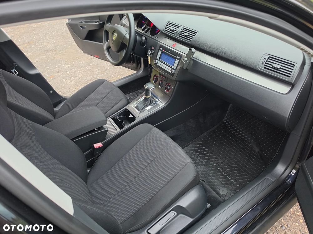 Volkswagen Passat - 12