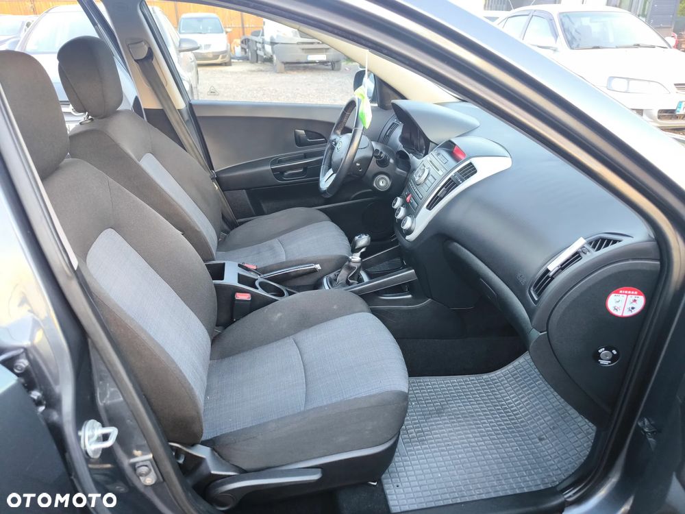 Kia Ceed 1.4 Comfort + - 18