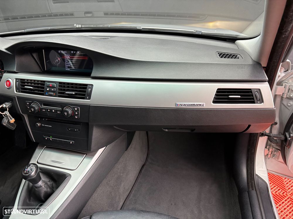 BMW 320 d Touring - 41