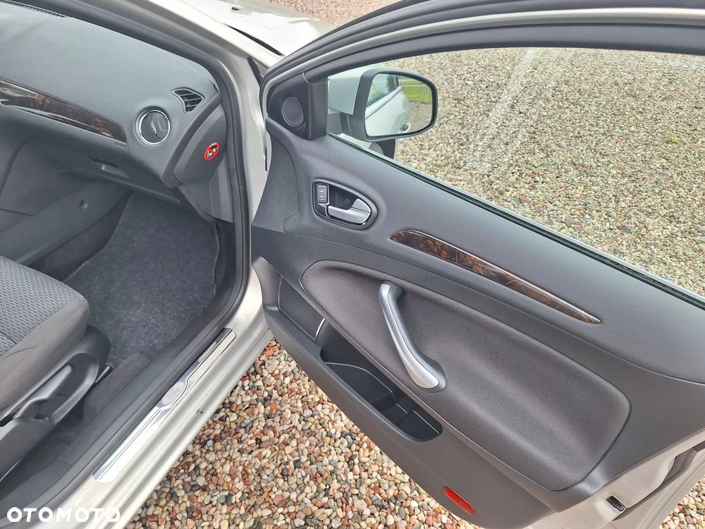 Ford Mondeo 2.0 Ghia Executive - 19