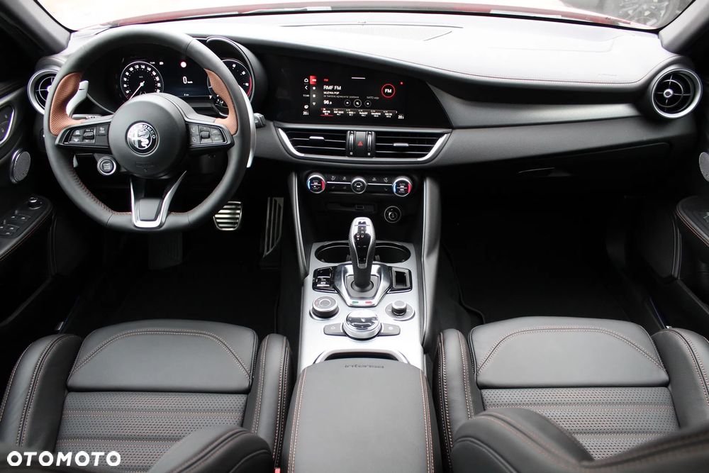 Alfa Romeo Giulia 2.0 Turbo Intensa Q4 - 10